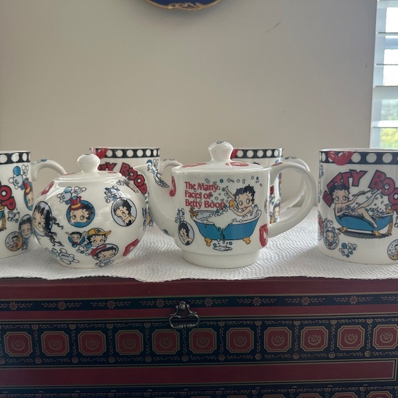 BETTY BOOP TEA/COFFEE SET - Picture 1 of 2